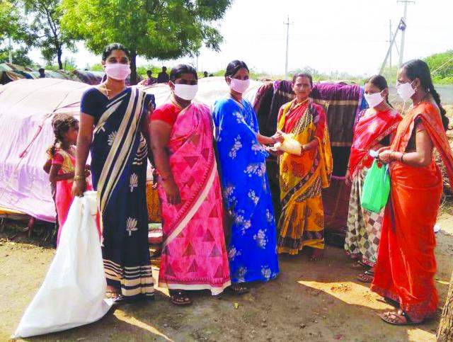 ಬಡವರಿಗೆ ಆಹಾರ ಕಿಟ್ ವಿತರಣೆ